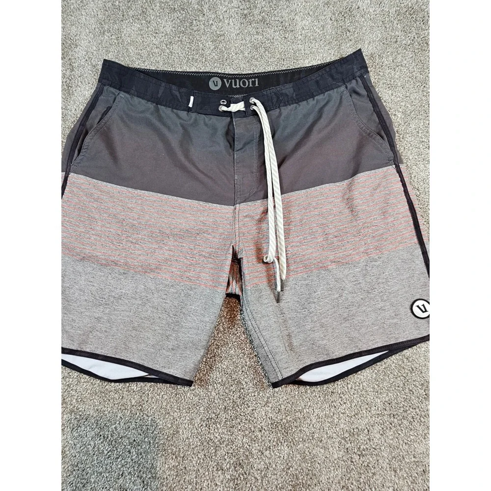 Vuori Cruise Boardshorts Mens 34 Grey Orange Stripe Colorblock V314 Swim Trunks